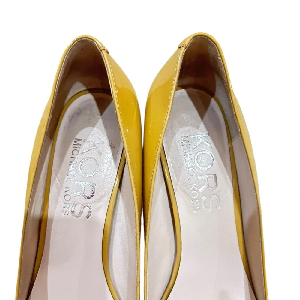 Kors Michael Kors neutral tan slip on round toe pump Heels size 8.5